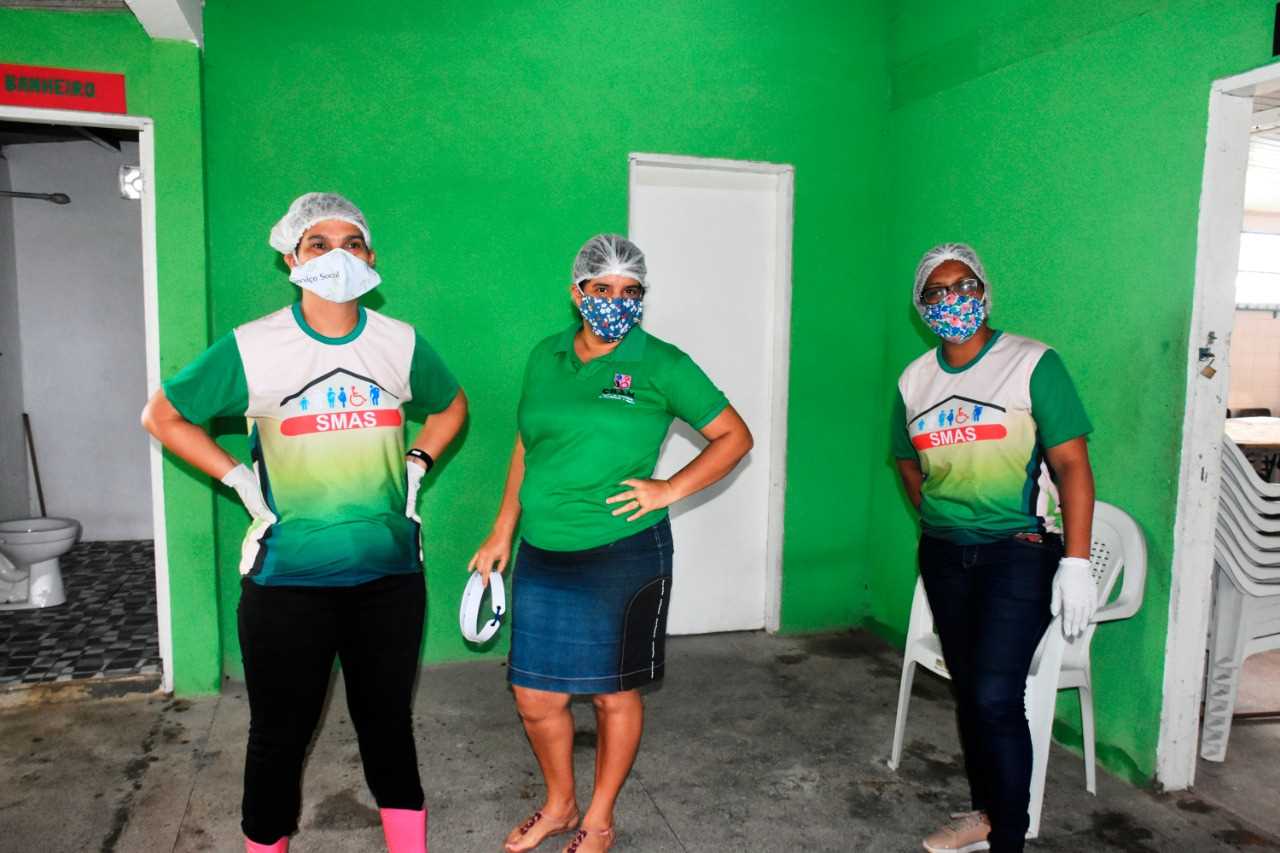 Camacã: Prefeitura distribui pão, leite e máscaras para famílias em São João do Panelinha